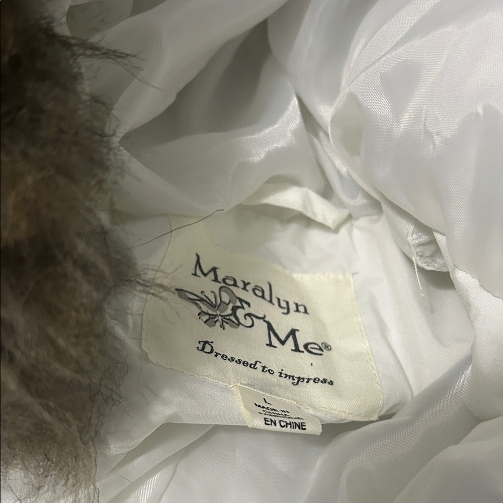 Maralyn & Me White Jacket with Faux Fur Trim - Picture 2 of 2